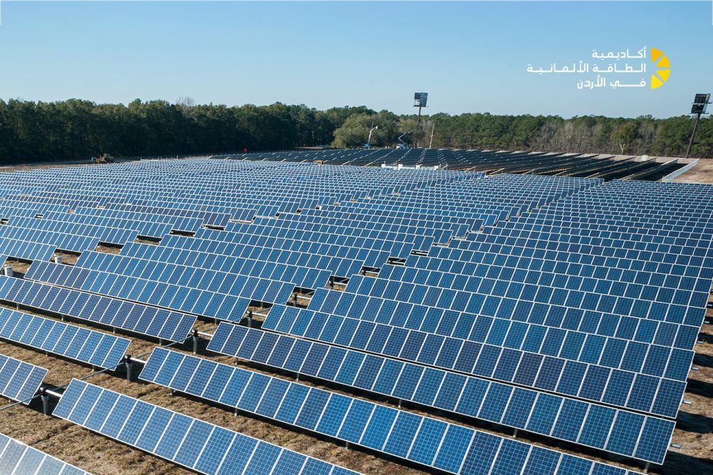 نفَّذت المملكة الأردنية سلسلة مشاريع للطاقة الشمسية في البلاد أضخمها كانت محطة القويرة الشمسية. 